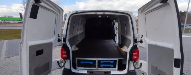 VOLKSWAGEN TRANSPORTER 