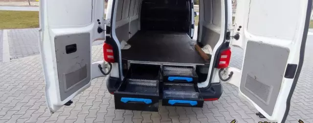 VOLKSWAGEN TRANSPORTER 