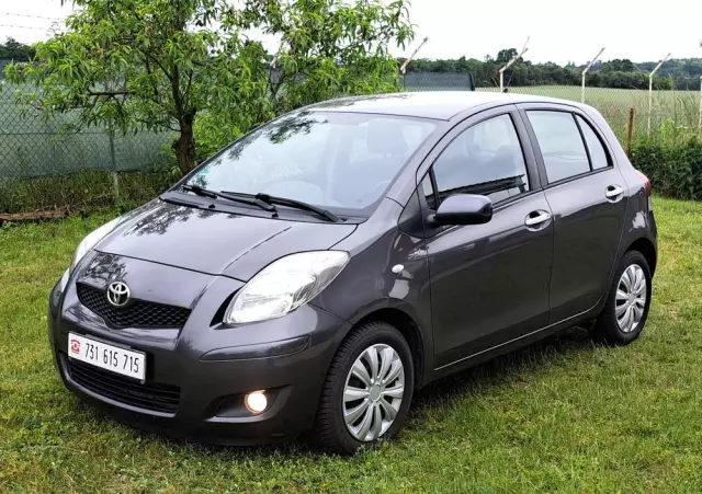 TOYOTA Yaris 