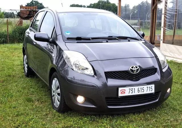 TOYOTA Yaris 