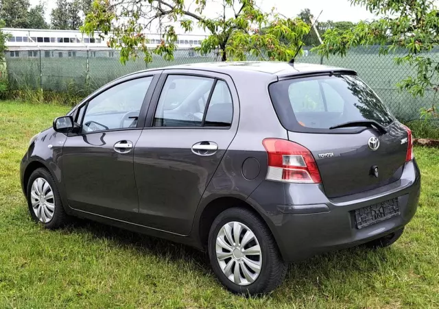 TOYOTA Yaris 
