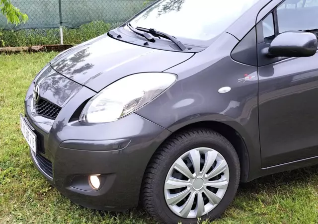 TOYOTA Yaris 