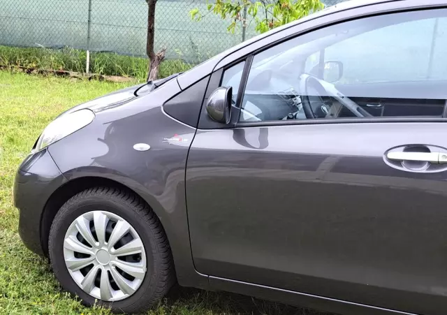 TOYOTA Yaris 