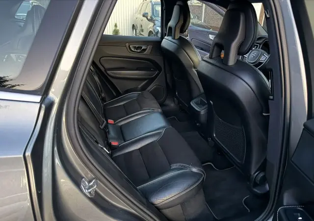 VOLVO XC 60 D5 SCR AWD R-Design
