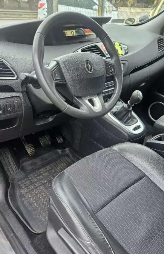RENAULT Grand Scenic 