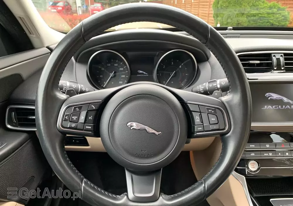 JAGUAR XE 2.0 D Prestige