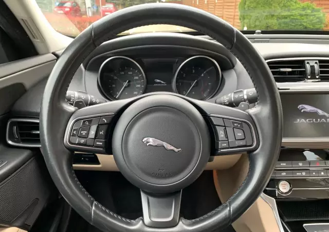 JAGUAR XE 2.0 D Prestige