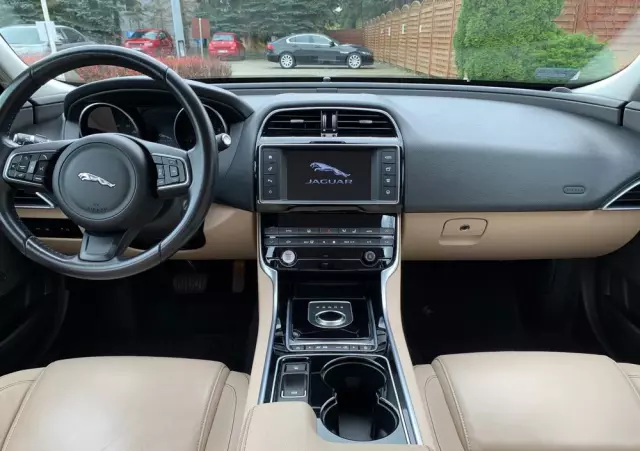 JAGUAR XE 2.0 D Prestige