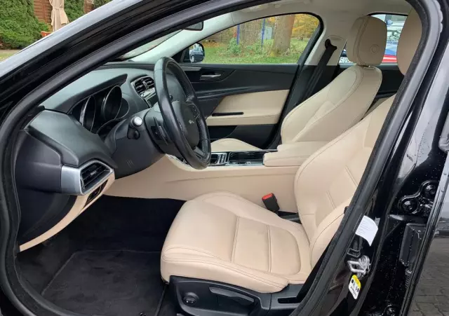 JAGUAR XE 2.0 D Prestige