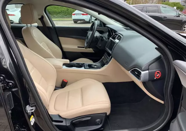 JAGUAR XE 2.0 D Prestige