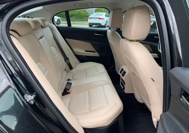 JAGUAR XE 2.0 D Prestige