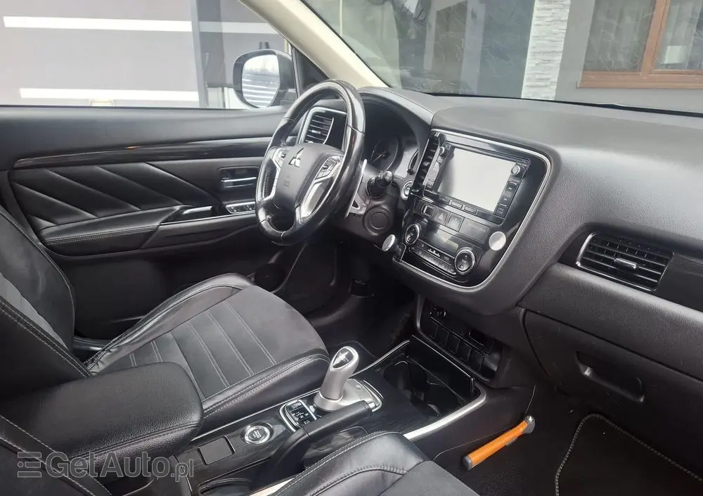 MITSUBISHI Outlander 2.0 4WD