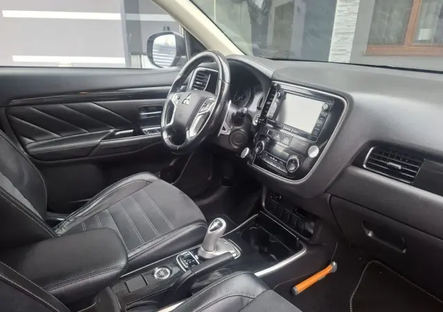 MITSUBISHI Outlander 2.0 4WD