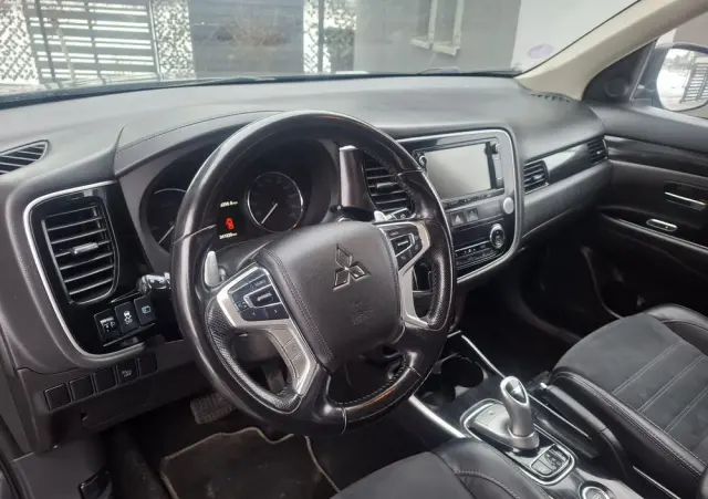 MITSUBISHI Outlander 2.0 4WD