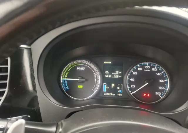 MITSUBISHI Outlander 2.0 4WD