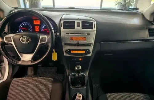 TOYOTA Avensis 