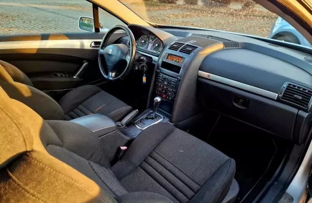 PEUGEOT 407 