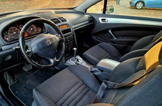 PEUGEOT 407 