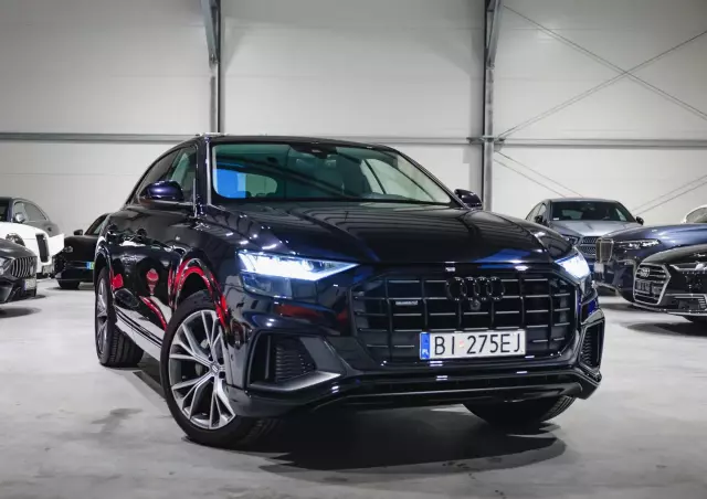 AUDI Q8 