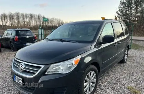 VOLKSWAGEN Routan 
