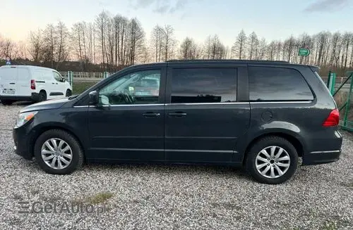VOLKSWAGEN Routan 