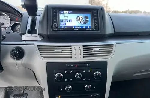 VOLKSWAGEN Routan 