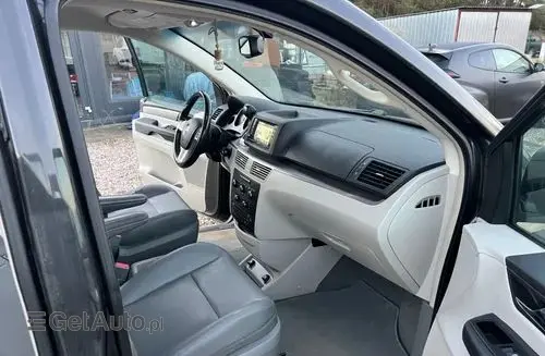 VOLKSWAGEN Routan 