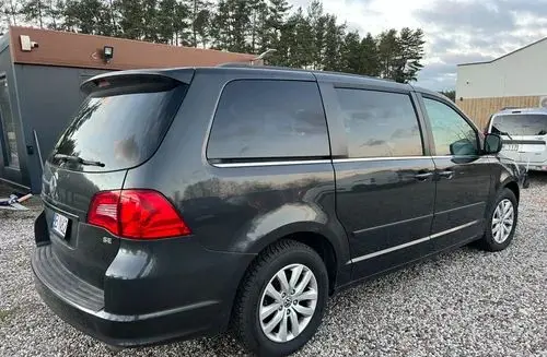 VOLKSWAGEN Routan 
