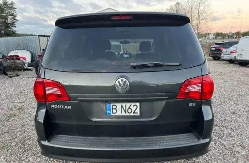 VOLKSWAGEN Routan 