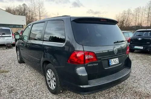 VOLKSWAGEN Routan 