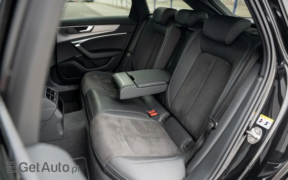 AUDI A6 Avant 55 TFSI e quattro S tronic sport