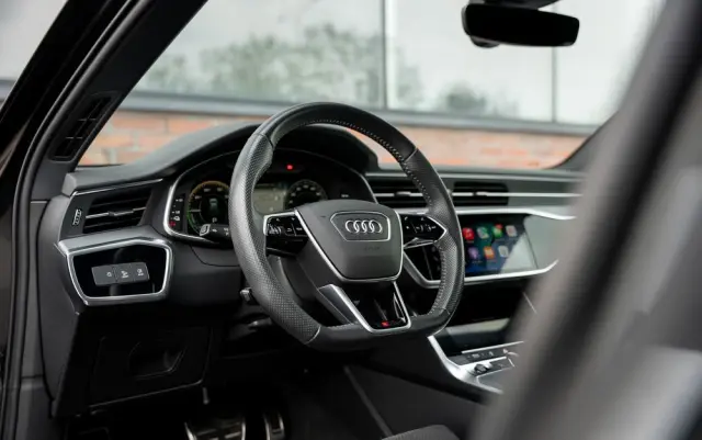 AUDI A6 Avant 55 TFSI e quattro S tronic sport