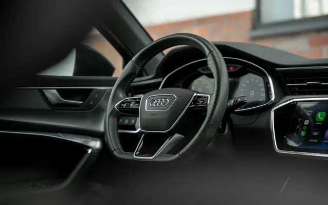AUDI A6 Avant 55 TFSI e quattro S tronic sport