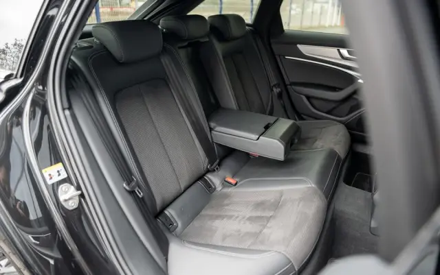 AUDI A6 Avant 55 TFSI e quattro S tronic sport
