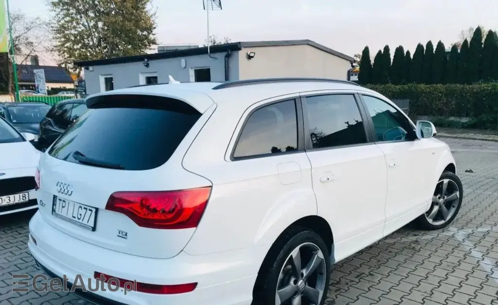 AUDI Q7 