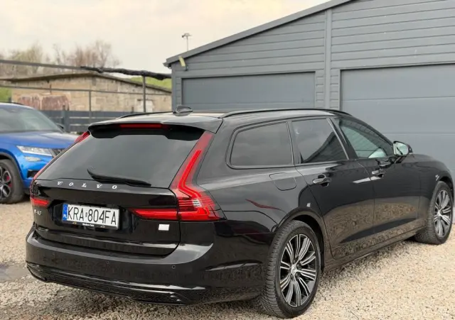 VOLVO V90 