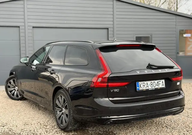 VOLVO V90 