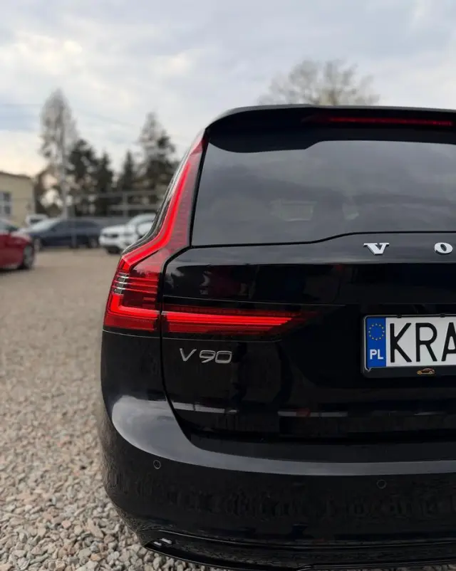 VOLVO V90 