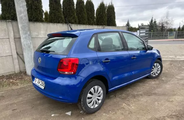 VOLKSWAGEN Polo 