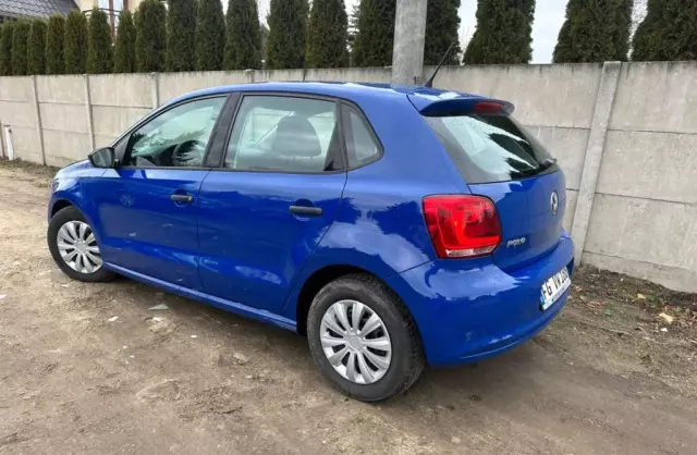 VOLKSWAGEN Polo 