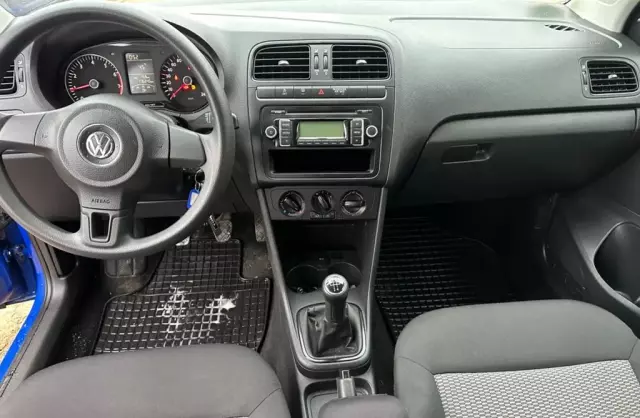 VOLKSWAGEN Polo 