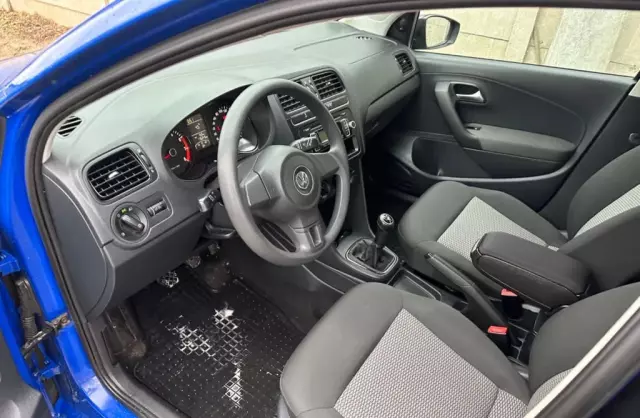 VOLKSWAGEN Polo 