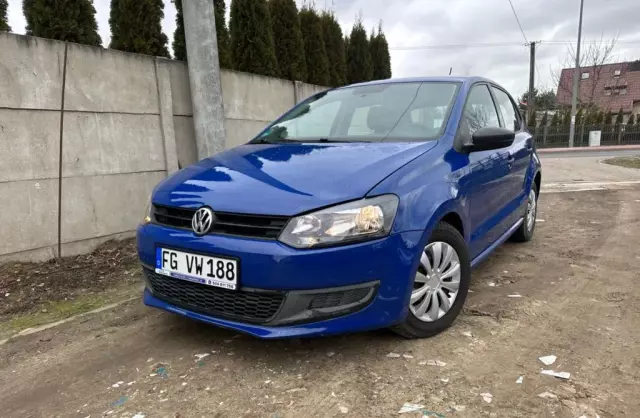 VOLKSWAGEN Polo 