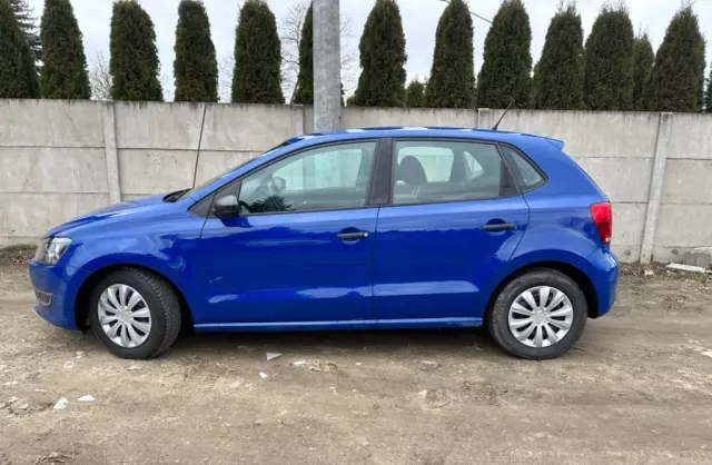 VOLKSWAGEN Polo 
