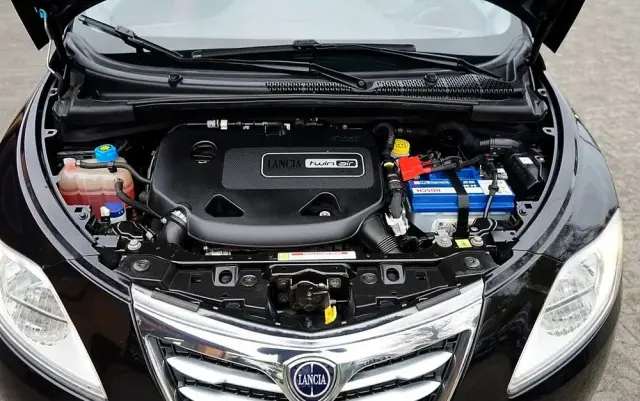 LANCIA Ypsilon Y 0.9 TwinAir Turbo 8V Gold