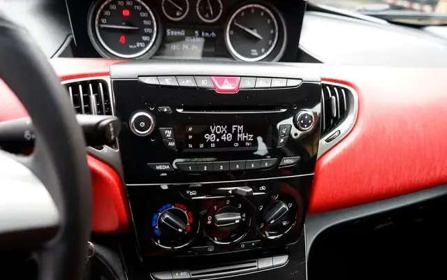 LANCIA Ypsilon Y 0.9 TwinAir Turbo 8V Gold