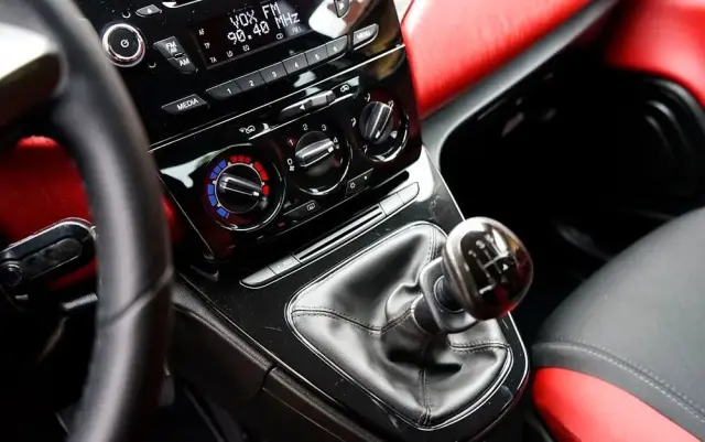 LANCIA Ypsilon Y 0.9 TwinAir Turbo 8V Gold