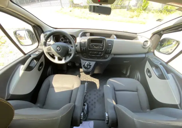 RENAULT Trafic 