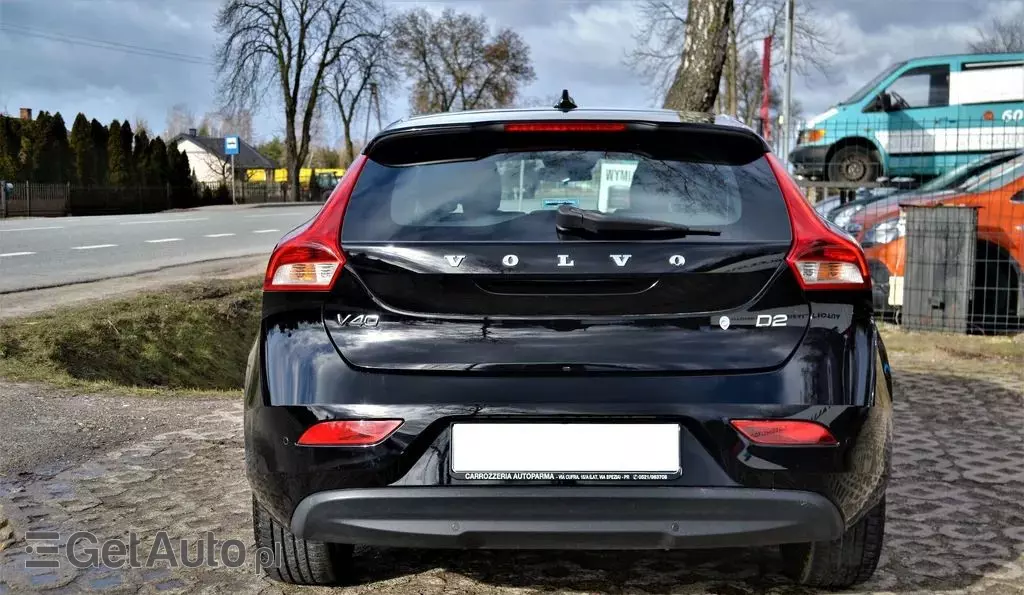 VOLVO V40 