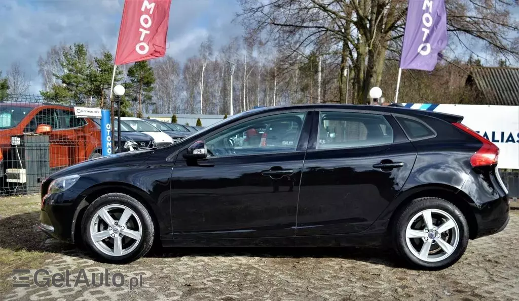 VOLVO V40 